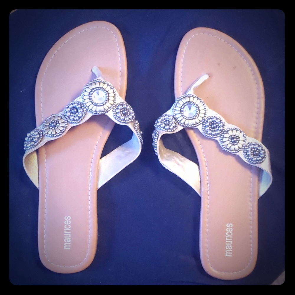Maurices flip flop sandals size 11